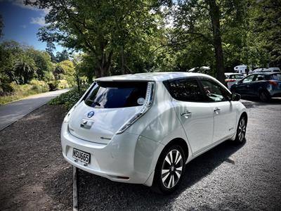 2016 Nissan Leaf - Thumbnail