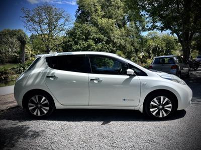 2016 Nissan Leaf - Thumbnail