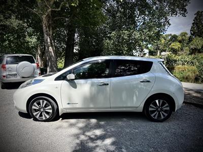 2016 Nissan Leaf - Thumbnail