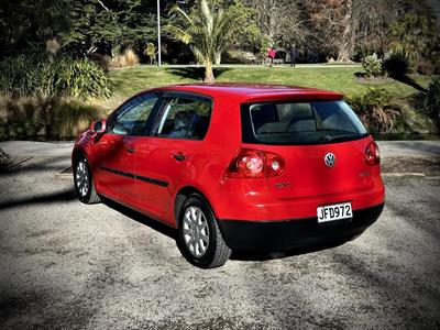 2005 Volkswagen Golf - Thumbnail