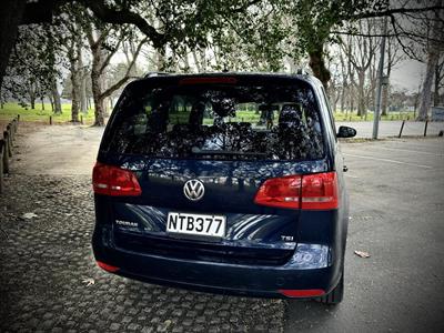 2011 Volkswagen Golf - Thumbnail