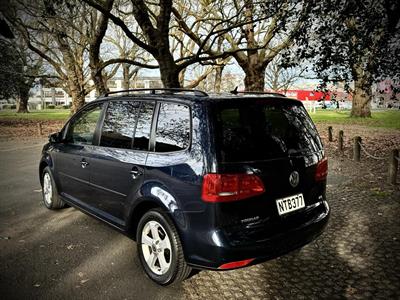 2011 Volkswagen Golf - Thumbnail