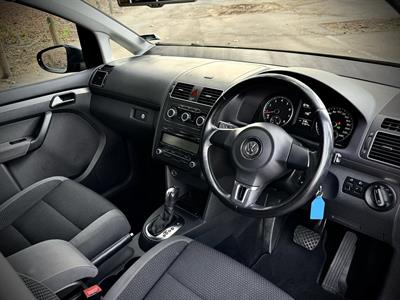 2011 Volkswagen Golf - Thumbnail