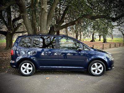 2011 Volkswagen Golf - Thumbnail