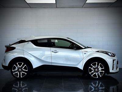 2020 Toyota C-HR - Thumbnail