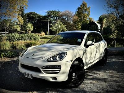 2011 Porsche Cayenne - Thumbnail