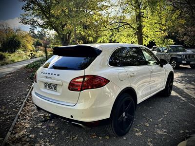 2011 Porsche Cayenne - Thumbnail