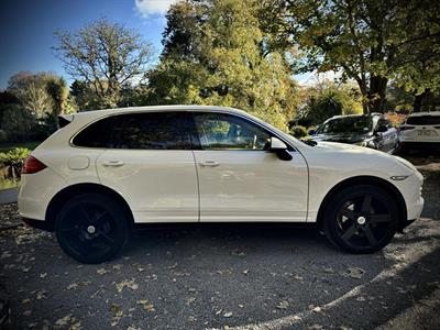 2011 Porsche Cayenne - Thumbnail