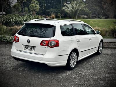 2010 Volkswagen Passat - Thumbnail