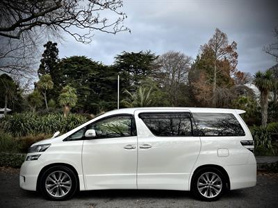 2011 Toyota Vellfire - Thumbnail