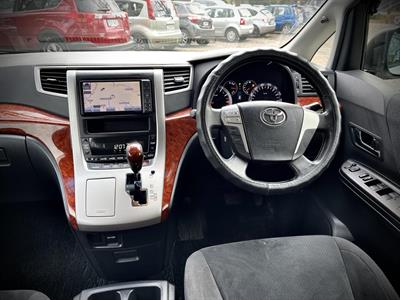 2011 Toyota Vellfire - Thumbnail