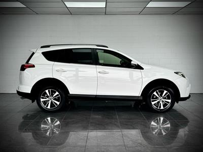 2017 Toyota Rav4 - Thumbnail