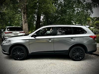 2022 Mitsubishi Outlander - Thumbnail