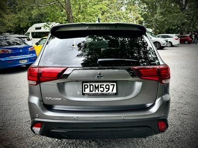 2022 Mitsubishi Outlander - Thumbnail