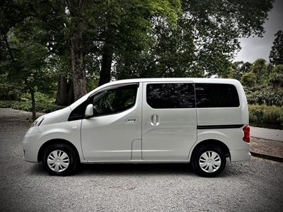 2015 Nissan NV200 - Thumbnail